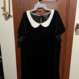 Velveteen Black Dress with White Peter Pan Collar - Wednesday Addams - Hot Topic